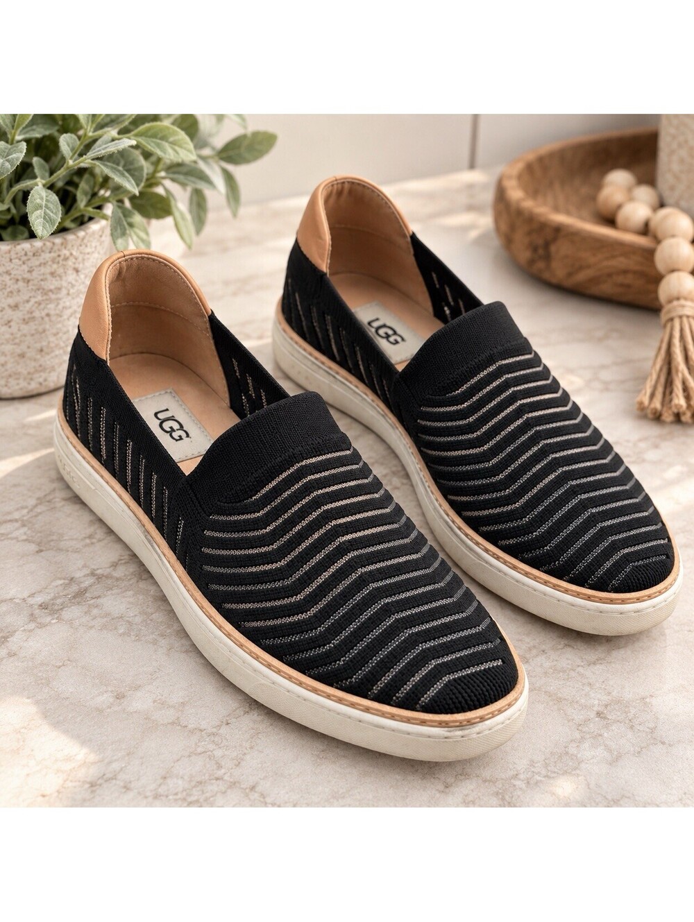 UGG Sammy Knit Slip On Sneakers Women’s 9 Black Tan Leather Casual Shoes